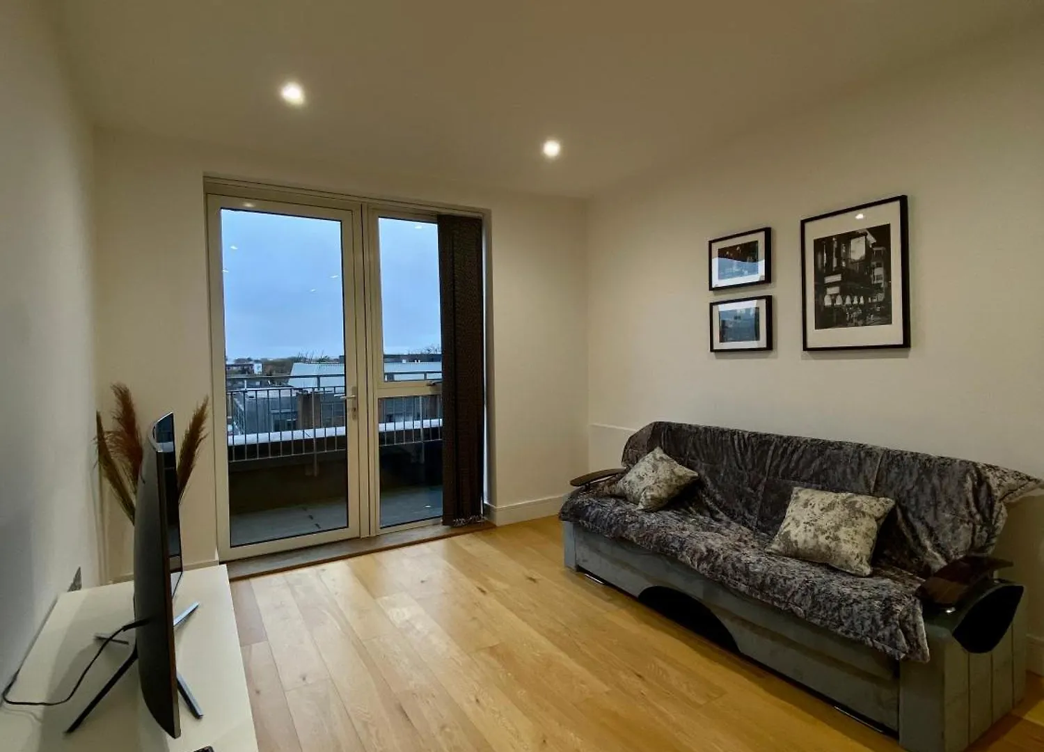 Spacious 2 Bedroom Penthouse Retreat 伦敦