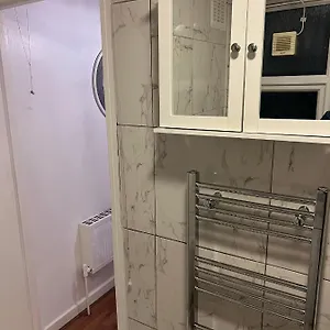 Apartment Accu Care, London