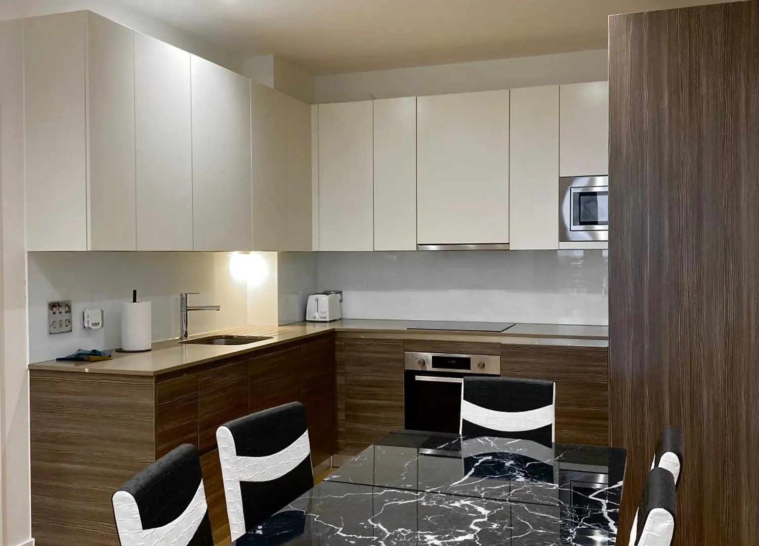 Spacious 2 Bedroom Penthouse Retreat London 0*,