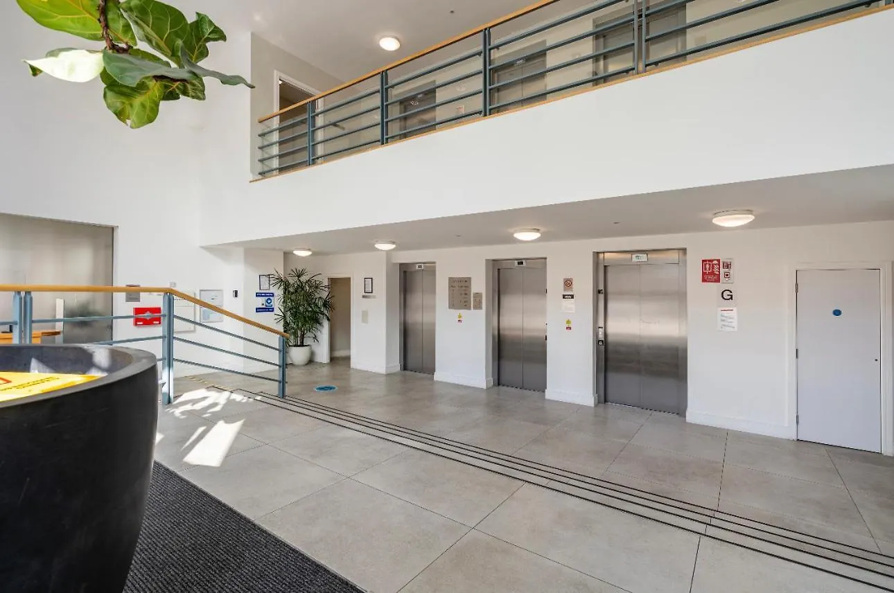 Spacious 2 Bedroom Penthouse Retreat London