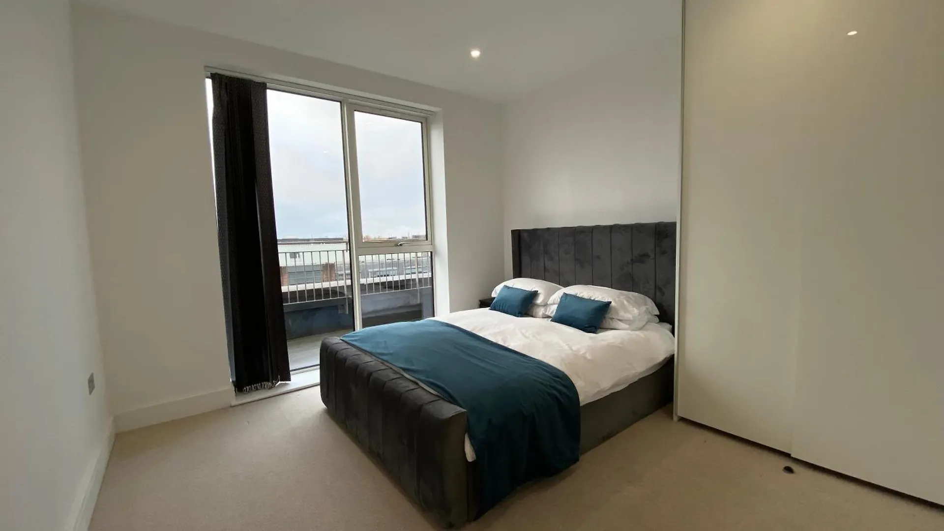 Spacious 2 Bedroom Penthouse Retreat London 0*,  United Kingdom
